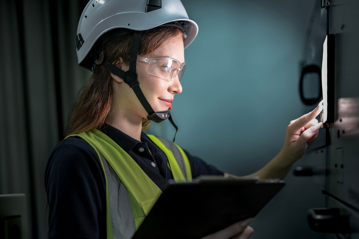 Predictive maintenance service to reduce machine downtime